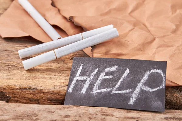 Hilfe bei der Überwindung der Zigarettensucht. — Stockfoto