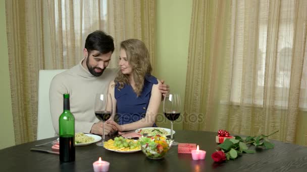 Young couple at dinner table. — Stock Video