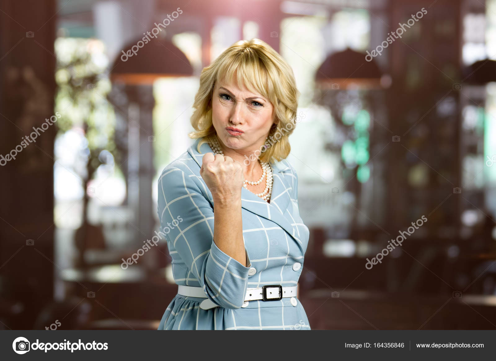 Mature woman fisted