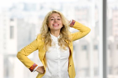 Kameraya poz sarışın Bayan.