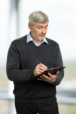 Olgun adam panosuna yazma.