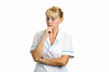 Kendine güvenen düşünme Olgun kadın doktor.