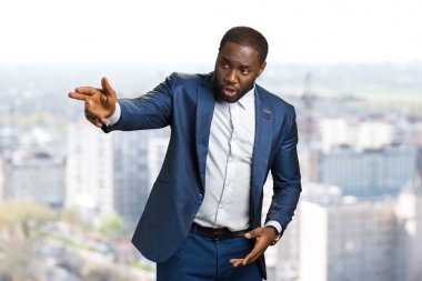 Parmakları ile işaret işadamı el işaret parmağı.