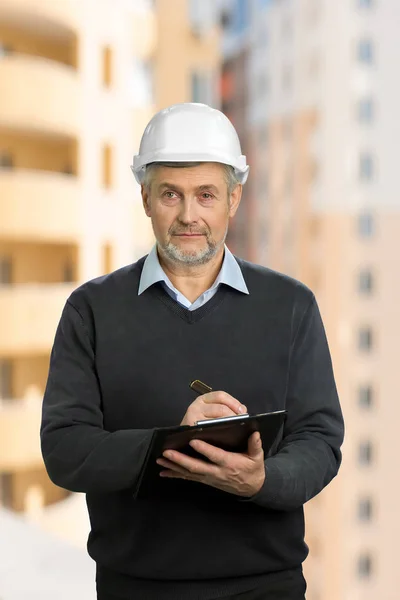 Mature engineer on blurred background. — Stock Photo, Image