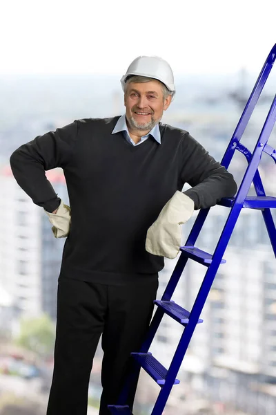 Positive mature foreman, blurred background. — Stock Photo, Image