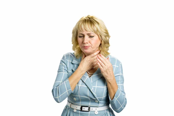 Mujer madura con dolor de garganta . — Foto de Stock
