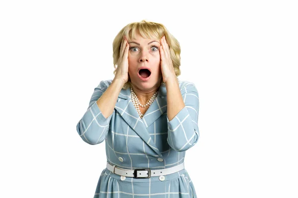 Porträt einer Frau mit schockierter Reaktion. — Stockfoto