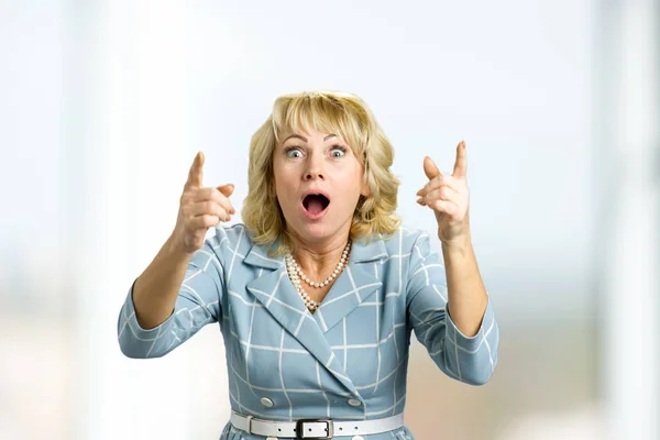 Surprise astonished mature woman. — Stock Photo, Image
