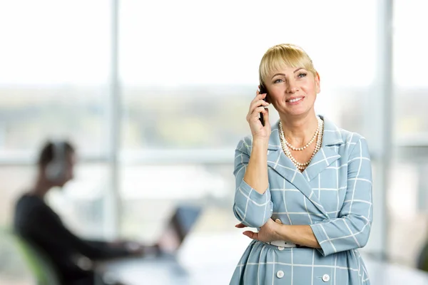 Happy mature woman talking on cell phone. — Stock Photo, Image