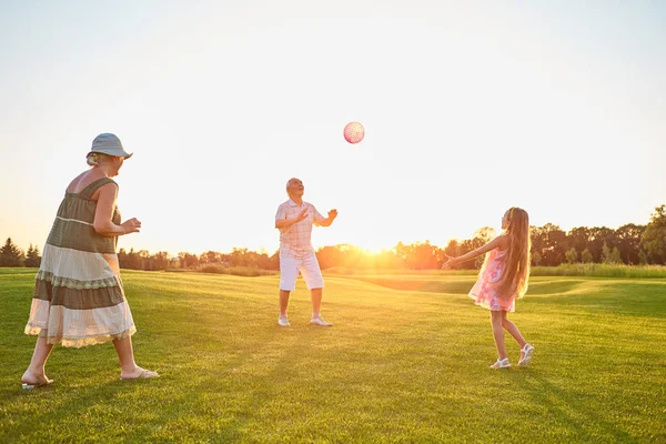 Criança Jogando Jogo Interativo Projetado Para a Parede. Conceito De Jogos  De Bola Foto de Stock - Imagem de equipe, passatempo: 193802474