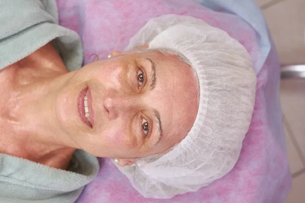 Mature beauty clinic patient smiling. — Stock Photo, Image