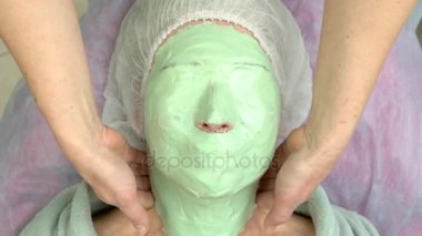 Eller aljinat yüz maskesi kaldırma.