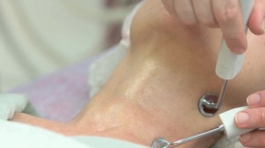 Microcurrent tedavi yakın kadar boyun.