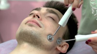 Microcurrent tedavi yakın çekim.