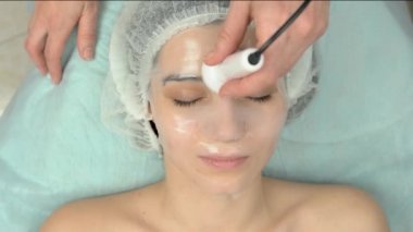 Yüz phonophoresis güzellik Kliniği.