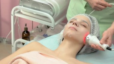 Radyo frekansı yüz germe.