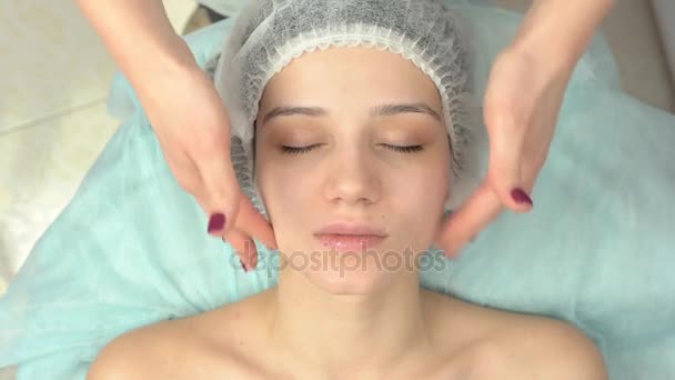 Vista superior del masaje facial . — Vídeo de stock