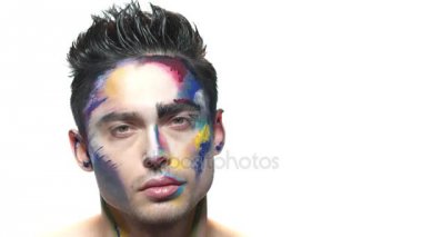 Genç adam, makyaj sanat.