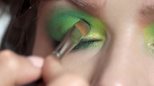 Eyeshadow stosowanie pędzla bliska. — Wideo stockowe