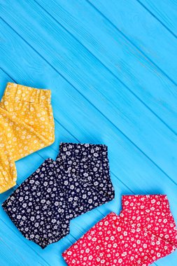 Modern leggins üstten görünüm çocuklar için.