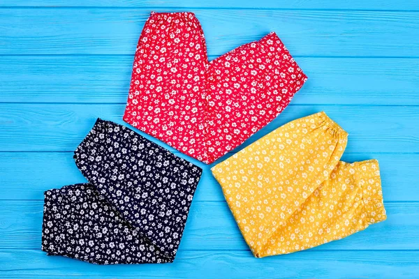 Modern bebek pantolon üzerinden dekorasyon.