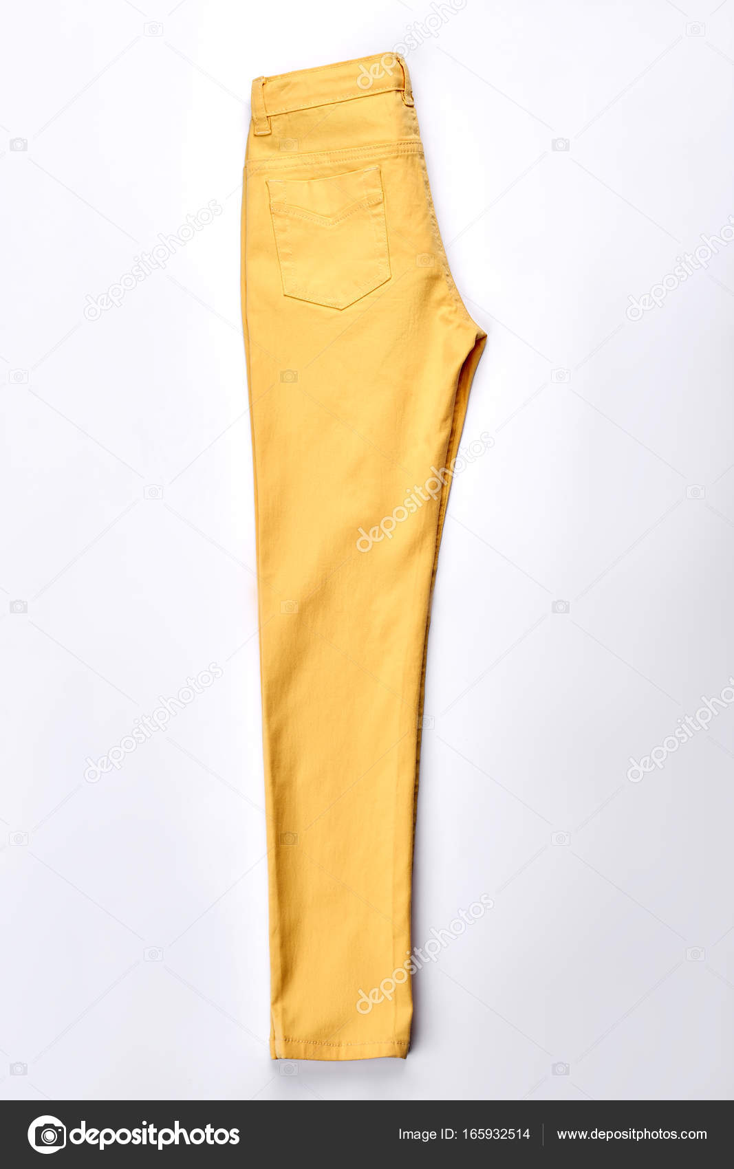 Verbazingwekkend Vrouwelijke nieuwe gevouwen gele broek. — Stockfoto © Denisfilm CM-89
