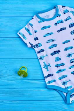 Bebek çocuk romper ve emzik.