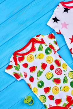 Bebek Bebek modern pamuk tulumu.