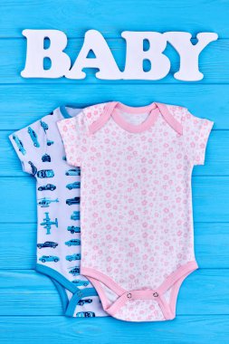 Bebek Bebek organik pamuk bodysuits.
