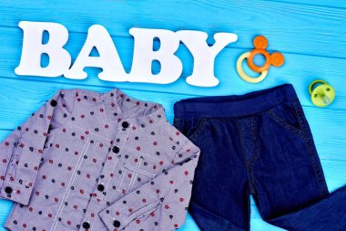 Bebek çocuk giysi ve aksesuarları.