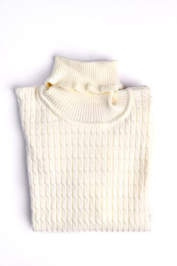 Beyaz sıcak katlanmış kış kazak.