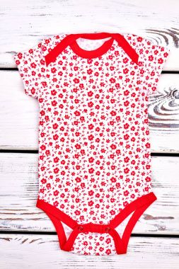 Kız bebek beyaz desenli elbise.