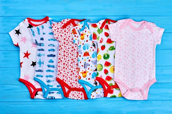 Pamuk bebek bodysuits topluluğu.