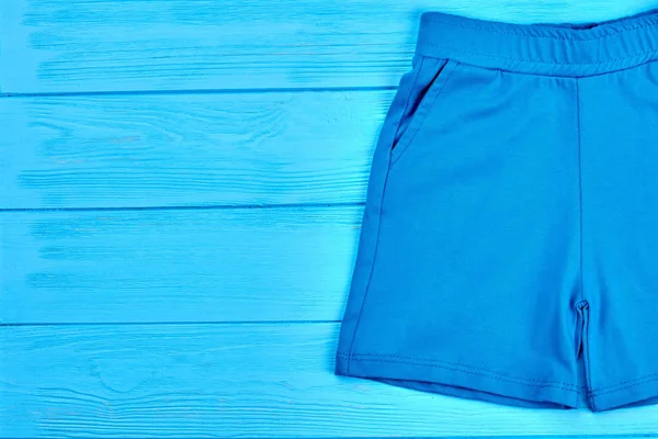Pantalones cortos de verano textiles azules para niños . — Foto de Stock