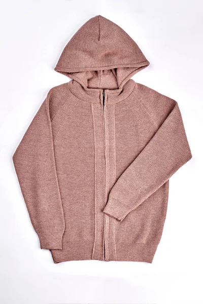 Yeni kapşonlu kazak üzerine beyaz izole.