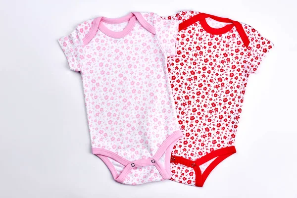 Kız bebek için güzel bodysuits seti.