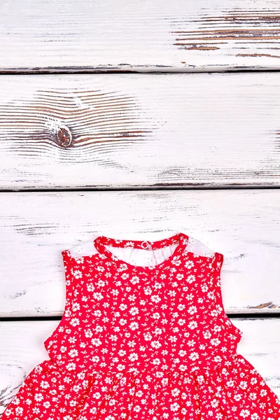 Lindo vestido de algodón para bebé-niña . — Foto de Stock