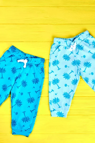 Yürümeye başlayan çocuk çocuklar yaz pantolon baskılı.