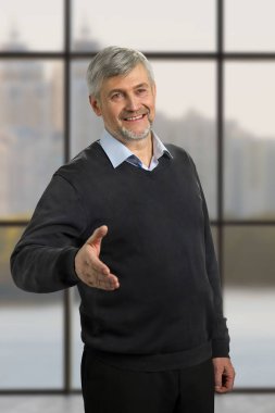 Jest tebrik ile yakışıklı olgun adam.