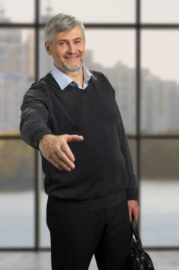 Jest tebrik ile yakışıklı olgun adam.