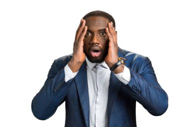 Afro Amerikalı adam şokta umutsuz.