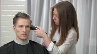 Erkek saç kesimi Başlarken.