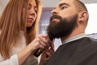 Kuaför sakal bakım.