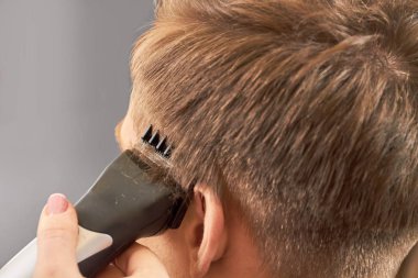 Saç kesme makinesi, yakın.