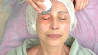 El cihaz sıkma rf deri ile.