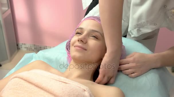 Young female in the hospital. — Stock Video