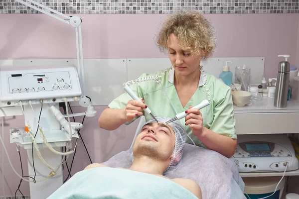 Microcurrent face skin treatment. — Stock Photo, Image