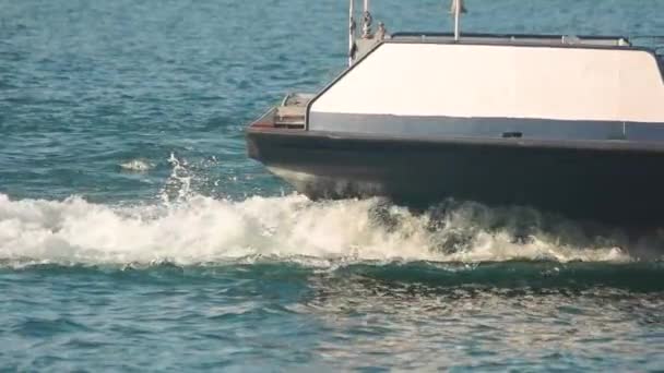 Boot auf dem See, slow-mo. — Stockvideo