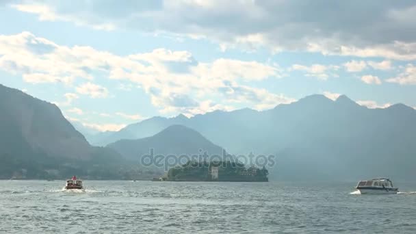 Jezero Maggiore v létě. — Stock video