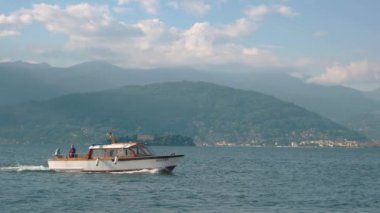 Turist tekne, göl İtalya.